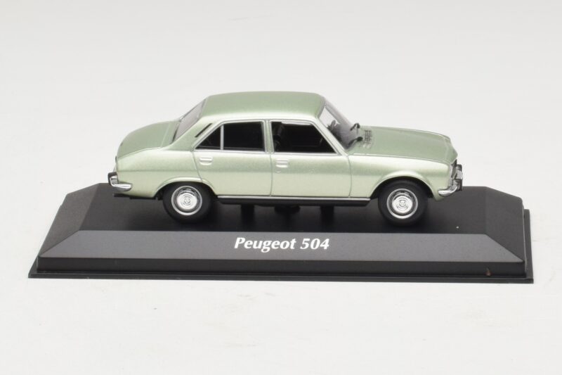 Peugeot 504 Heleroheline Metallik Maxichamps 1:43 Peugeot 504 Heleroheline Metallik Maxichamps 1:43 940112501 Metall