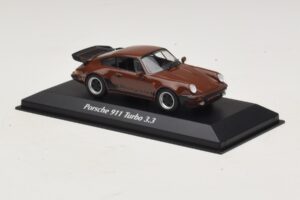 Porsche 911 930 Turbo 3.3 Pruun Maxichamps 1:43 940069001 Metall - pilt 3/5