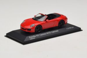 Porsche 911 991.1 Carrera 4 GTS Kabriolett Punane Minichamps 1:43 410067330 Metall - pilt 2/5