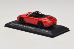 Porsche 911 991.1 Carrera 4 GTS Kabriolett Punane Minichamps 1:43 410067330 Metall - pilt 3/5