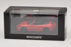 Porsche 911 991.1 Carrera 4 GTS Kabriolett Punane Minichamps 1:43 410067330 Metall - pilt 5/5