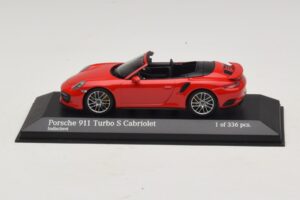 Porsche 911 991.1 Turbo S Kabriolett Punane Minichamps 1:43 410067180 Metall