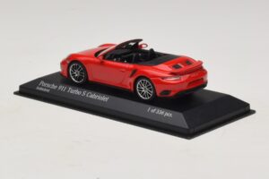 Porsche 911 991.1 Turbo S Kabriolett Punane Minichamps 1:43 410067180 Metall - pilt 3/5