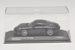 Porsche 911 991.2 GT3 Touring Must Metallik Minichamps 1:43 410067424 Metall - pilt 4/5