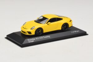 Porsche 911 991.2 GT3 Touring Kollane Minichamps 1:43 410067421 Metall - pilt 2/5