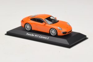 Porsche 911 991 Carrera S Oranž Maxichamps 1:43 940060221 Metall - pilt 3/5