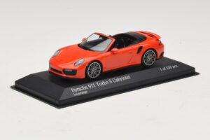Porsche 911 991 Turbo S Kabriolett Oranž Minichamps 1:43 410067181 Metall - pilt 2/5