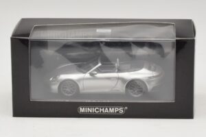 Porsche 911 992 Carrera 4S Kabriolett Hõbe Minichamps 1:43 410069330 Metall - pilt 5/5