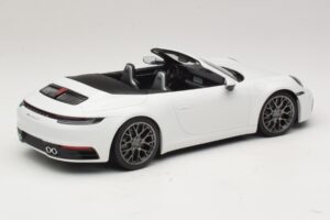 Porsche 911 992 Carrera 4S Kabriolett Valge Minichamps 1:18 155067330 Metall - pilt 2/6
