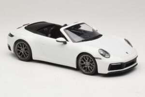 Porsche 911 992 Carrera 4S Kabriolett Valge Minichamps 1:18 155067330 Metall - pilt 4/6