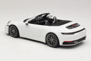 Porsche 911 992 Carrera 4S Kabriolett Valge Minichamps 1:18 155067330 Metall - pilt 5/6