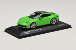 Porsche 911 992 Carrera 4S Roheline Minichamps 1:43 410069322 Metall - pilt 2/5