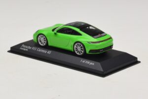 Porsche 911 992 Carrera 4S Roheline Minichamps 1:43 410069322 Metall - pilt 3/5