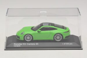 Porsche 911 992 Carrera 4S Roheline Minichamps 1:43 410069322 Metall - pilt 4/5