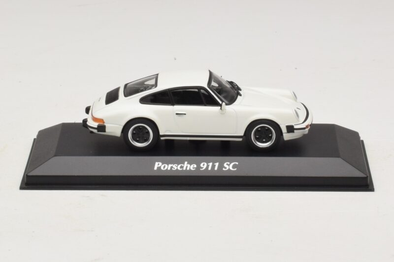 Porsche 911 SC Valge Maxichamps 1:43 940062020 Metall