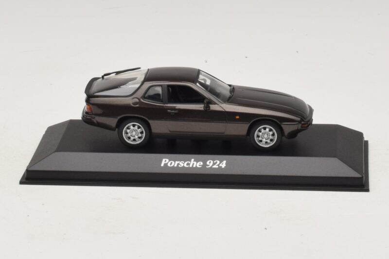 Porsche 924 Pruun Metallik Maxichamps 1:43 940062121 Metall