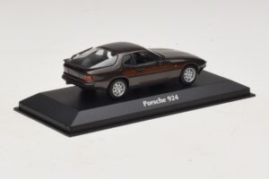 Porsche 924 Pruun Metallik Maxichamps 1:43 940062121 Metall - pilt 2/5