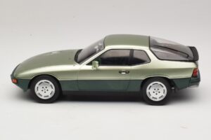 Porsche 924 Turbo Hele Roheline & Tume Roheline MCG 1:18 MCG18660 Metall - pilt 3/6