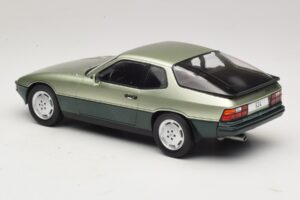 Porsche 924 Turbo Hele Roheline & Tume Roheline MCG 1:18 MCG18660 Metall - pilt 5/6