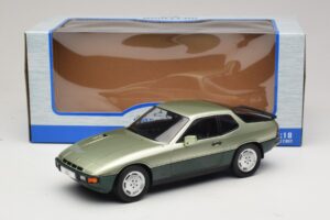 Porsche 924 Turbo Hele Roheline & Tume Roheline MCG 1:18 MCG18660 Metall - pilt 6/6