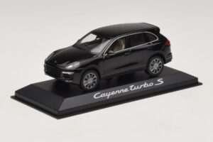 Porsche Cayenne 958 Turbo S Must Minichamps 1:43 WAP0200220E Metall - pilt 2/5