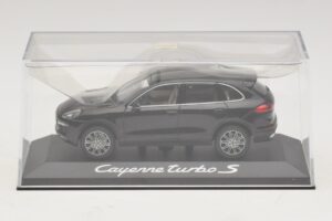 Porsche Cayenne 958 Turbo S Must Minichamps 1:43 WAP0200220E Metall - pilt 4/5