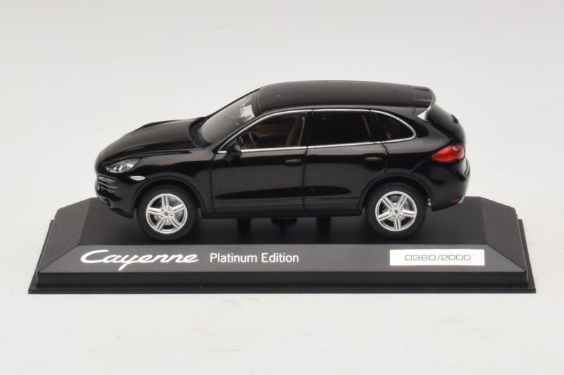 Porsche Cayenne 9PA Platina Väljalase Must Minichamps 1:43 Porsche Cayenne 9PA Platina Väljalase Must Minichamps 1:43 WAP0200160E Metall