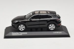 Porsche Cayenne Must Metallik Minichamps 1:43 410066301 Metall