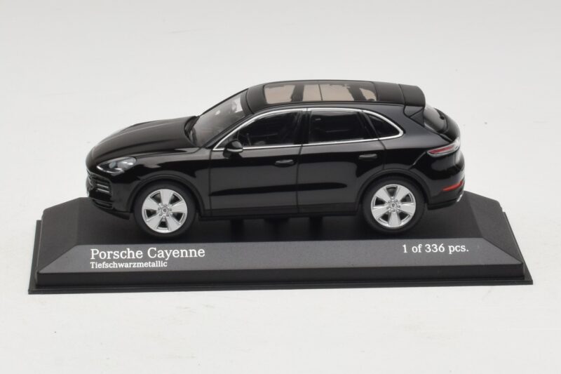 Porsche Cayenne Must Metallik Minichamps 1:43 410066301 Metall