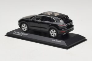 Porsche Cayenne Must Metallik Minichamps 1:43 410066301 Metall - pilt 3/5