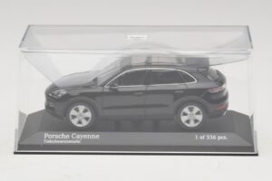 Porsche Cayenne Must Metallik Minichamps 1:43 410066301 Metall - pilt 4/5
