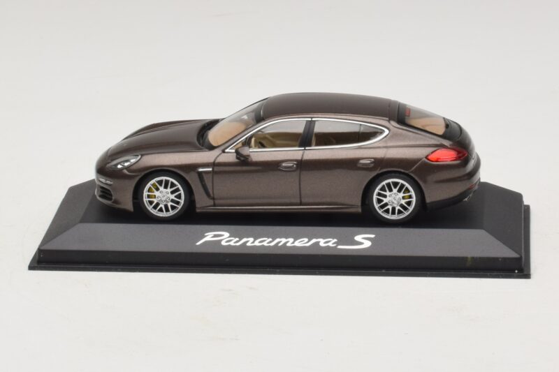 Porsche Panamera 970 S Pruun Metallik Minichamps 1:43 Porsche Panamera 970 S Pruun Metallik Minichamps 1:43 WAP0203400E Metall