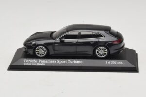 Porsche Panamera 971 4 E-Hybrid Sport Turismo Hall Minichamps 1:43 410066112 Metall