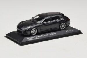 Porsche Panamera 971 4 E-Hybrid Sport Turismo Hall Minichamps 1:43 410066112 Metall - pilt 2/5