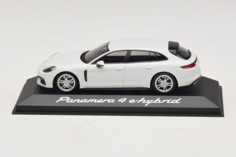Porsche Panamera 971 4 E-Hybrid Valge Minichamps 1:43 Porsche Panamera 971 4 E-Hybrid Valge Minichamps 1:43 WAP0207620H Metall