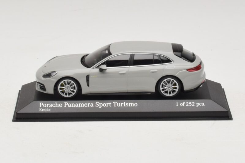 Porsche Panamera 971 Sport Turismo 4E-Hybrid Hall Minichamps 1:43 Porsche Panamera 971 Sport Turismo 4E-Hybrid Hall Minichamps 1:43 410066114 Metall