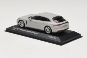 Porsche Panamera 971 Sport Turismo 4E-Hybrid Hall Minichamps 1:43 410066114 Metall - pilt 3/5