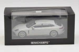 Porsche Panamera 971 Sport Turismo 4E-Hybrid Hall Minichamps 1:43 410066114 Metall - pilt 5/5