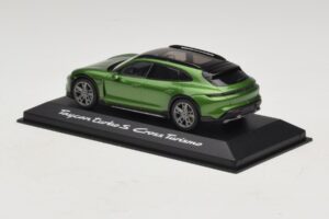Porsche Taycan Turbo S Cross Turismo Roheline Minichamps 1:43 WAP0207830M003 Metall - pilt 3/5