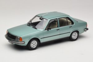 Renault 18 Heleroheline MCG 1:18 MCG18596 Metall