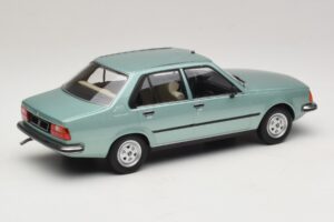 Renault 18 Heleroheline MCG 1:18 MCG18596 Metall - pilt 2/6