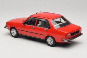 Renault 18 Punane MCG 1:18 MCG18595 Metall - pilt 5/6
