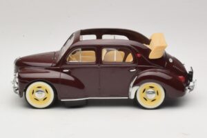 Renault 4CV Kastanpruun Solido 1:18 8048 Metall - pilt 3/6