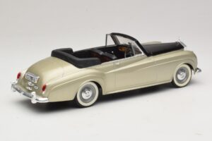 Rolls-Royce Silver Cloud II Hõbe Solido 1:18 8006 Metall - pilt 2/6