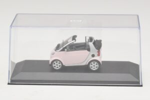 Smart Fortwo 450 Kabriolett Valge Legally Blonde 2 Asenduskarp Minichamps 1:43 402173900-R1 Metall - pilt 4/5