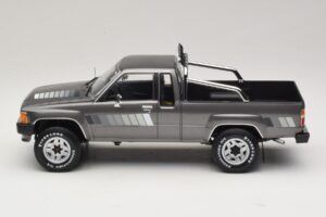 Toyota Hilux N50 Xtra Cab 4x4 Hall Metallik KK-Scale 1:18 KKDC181563 Metall - pilt 3/6