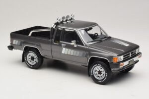 Toyota Hilux N50 Xtra Cab 4x4 Hall Metallik KK-Scale 1:18 KKDC181563 Metall - pilt 4/6