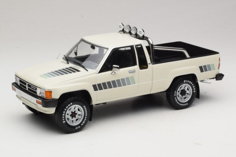 Toyota Hilux N50 Xtra Cab 4x4 Valge KK-Scale 1:18 Toyota Hilux N50 Xtra Cab 4x4 Valge KK-Scale 1:18 KKDC181564 Metall