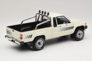 Toyota Hilux N50 Xtra Cab 4x4 Valge KK-Scale 1:18 KKDC181564 Metall - pilt 2/6