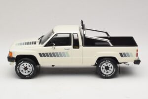 Toyota Hilux N50 Xtra Cab 4x4 Valge KK-Scale 1:18 KKDC181564 Metall - pilt 3/6